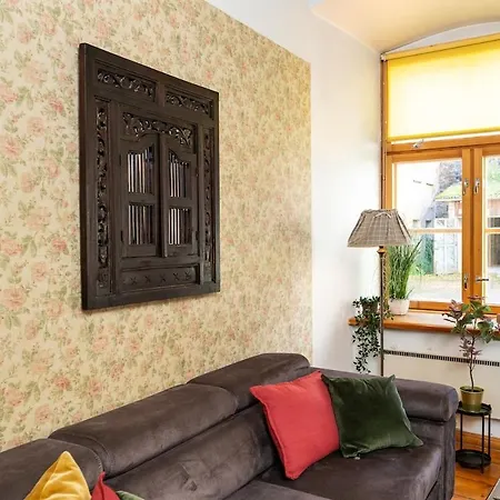 15th Century Flat With Parking, High Ceilings Lägenhet *