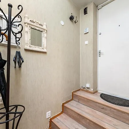 15th Century Flat With Parking, High Ceilings