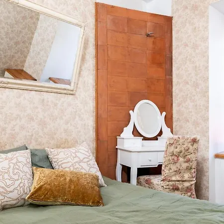 Lejlighed 15th Century Flat With Parking, High Ceilings Tallinn