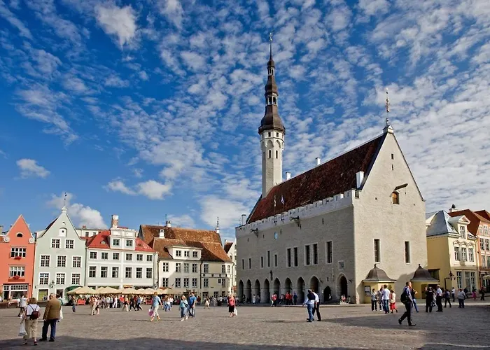 Апартаменты 15th Century Flat With Parking, High Ceilings