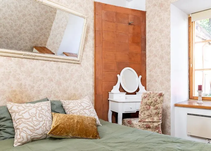 Апартаменты 15th Century Flat With Parking, High Ceilings Таллин