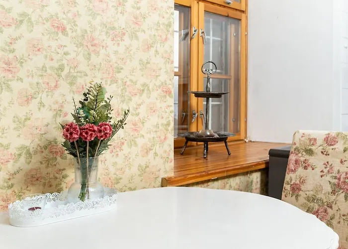 15th Century Flat With Parking, High Ceilings Apartment *