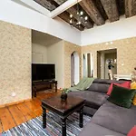 公寓 15th Century Flat With Parking, High Ceilings 塔林