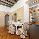 15th Century Flat With Parking, High Ceilings 塔林