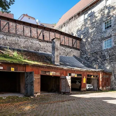 15th Century Flat With Parking, High Ceilings